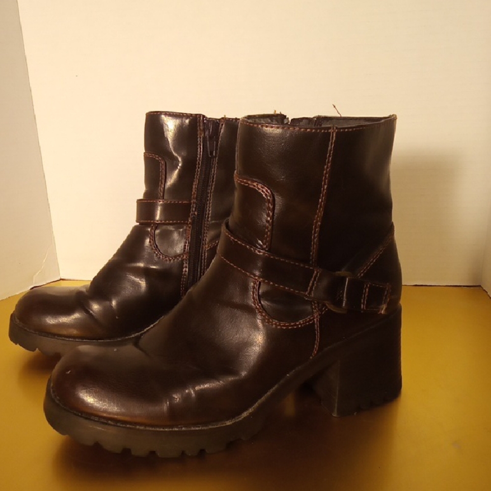 Mudd Brown Chunky Heeled Boots with Side Zipper